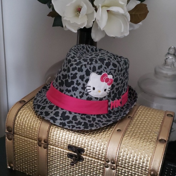 Other - Hello kitty fedora